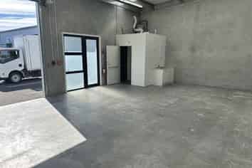 Modern, Tidy Industrial Unit, ready to go!