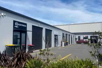 Modern, Tidy Industrial Unit, ready to go!
