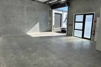 Modern, Tidy Industrial Unit, ready to go!