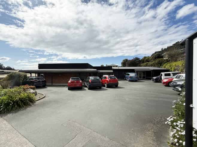 High-Profile office with excellent exposure