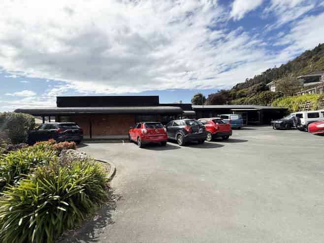 High-Profile office with excellent exposure