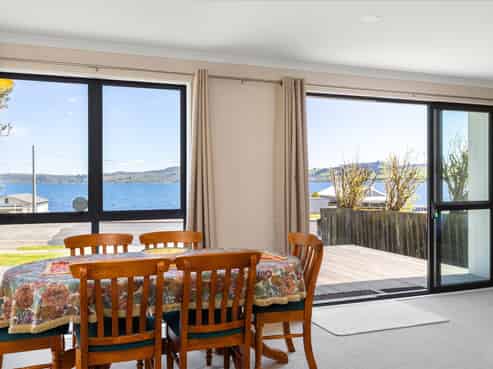 1/202 Lake Terrace, Waipahihi