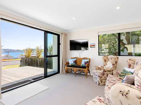 1/202 Lake Terrace, Waipahihi