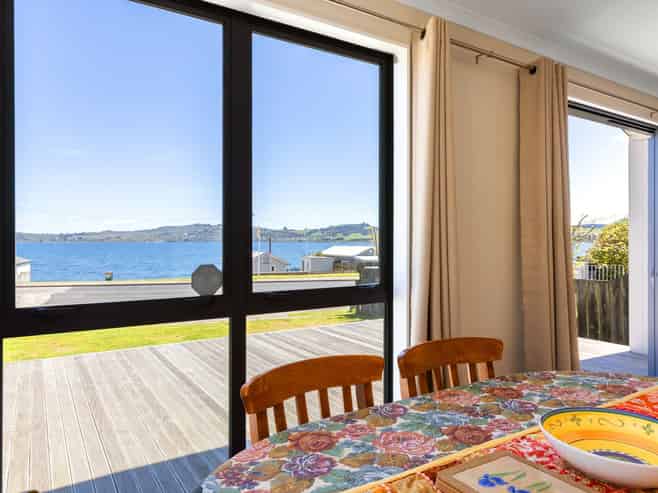 1/202 Lake Terrace, Waipahihi