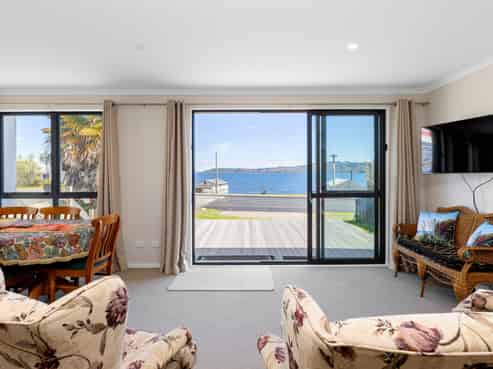 1/202 Lake Terrace, Waipahihi