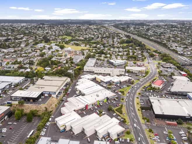 Exceptional showroom opportunity on Link Drive