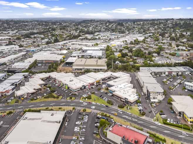 Exceptional showroom opportunity on Link Drive