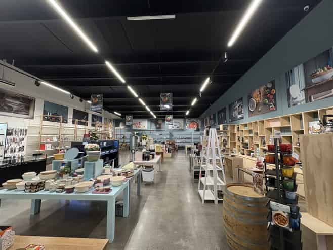 Exceptional showroom opportunity on Link Drive