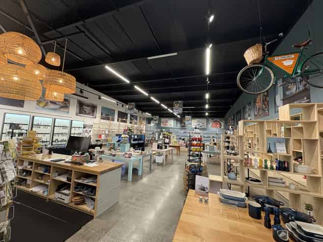 Exceptional showroom opportunity on Link Drive