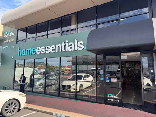Exceptional showroom opportunity on Link Drive