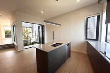 59 Bearing Parade, Long Bay