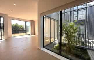 59 Bearing Parade, Long Bay