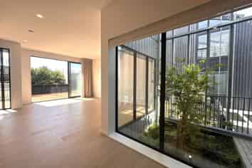 59 Bearing Parade, Long Bay