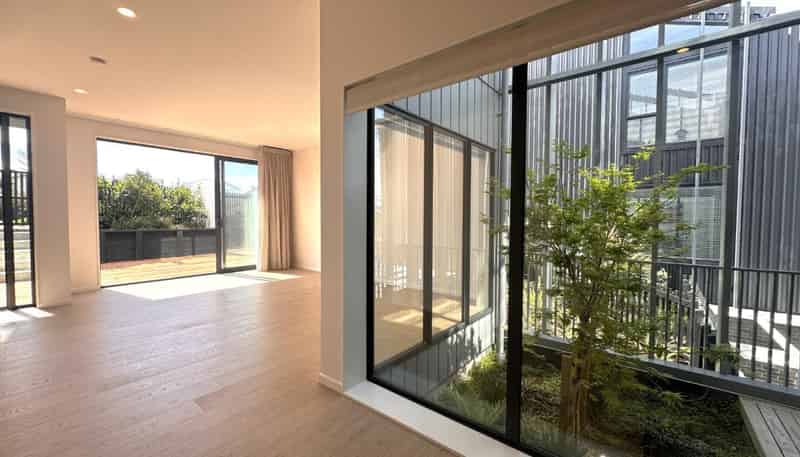 59 Bearing Parade, Long Bay