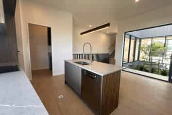 59 Bearing Parade, Long Bay