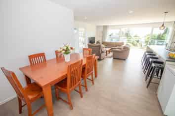 5 Eagles Way, Cable Bay