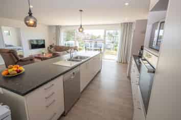 5 Eagles Way, Cable Bay