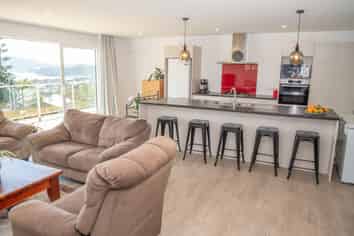 5 Eagles Way, Cable Bay