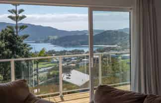 5 Eagles Way, Cable Bay