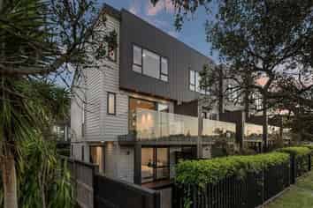 2E Fowler Street, Northcote