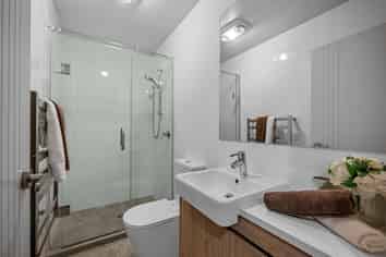 2E Fowler Street, Northcote