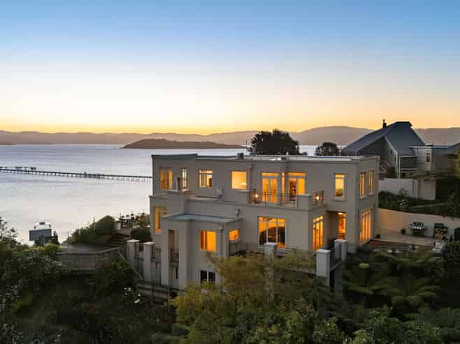 117 Marine Drive, Sorrento Bay, Eastbourne
