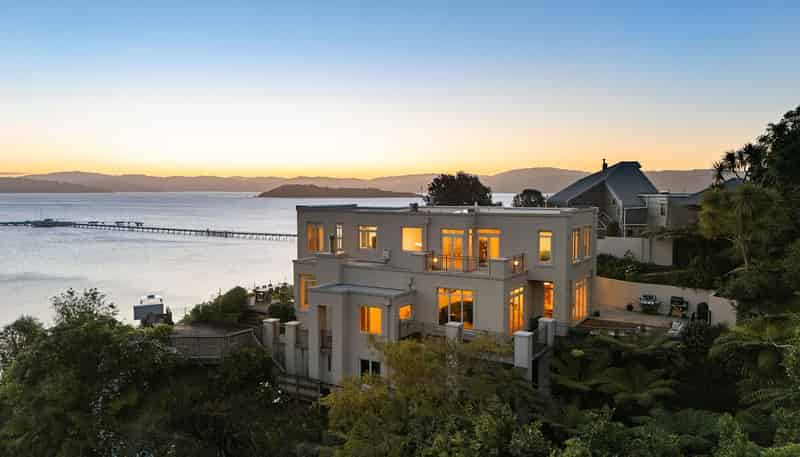 117 Marine Drive, Sorrento Bay, Eastbourne