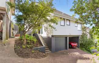 2/70 Rukutai Street, Orakei