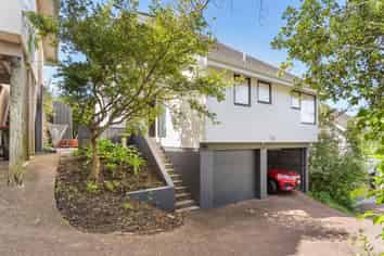2/70 Rukutai Street, Orakei