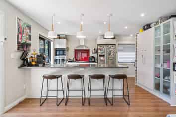 2/70 Rukutai Street, Orakei