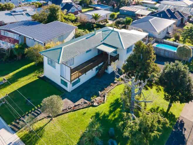 18 Lavelle Road, Henderson