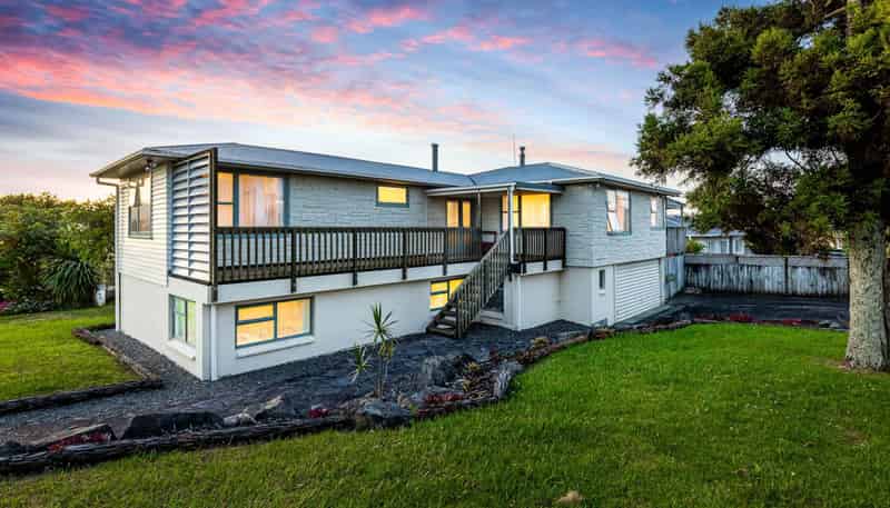 18 Lavelle Road, Henderson