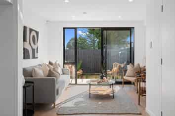 4/3 Derrett Place, Mangere Bridge