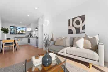 4/3 Derrett Place, Mangere Bridge