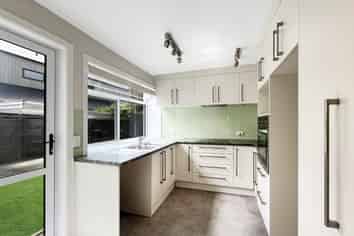 122 Selwyn Avenue, Mission Bay