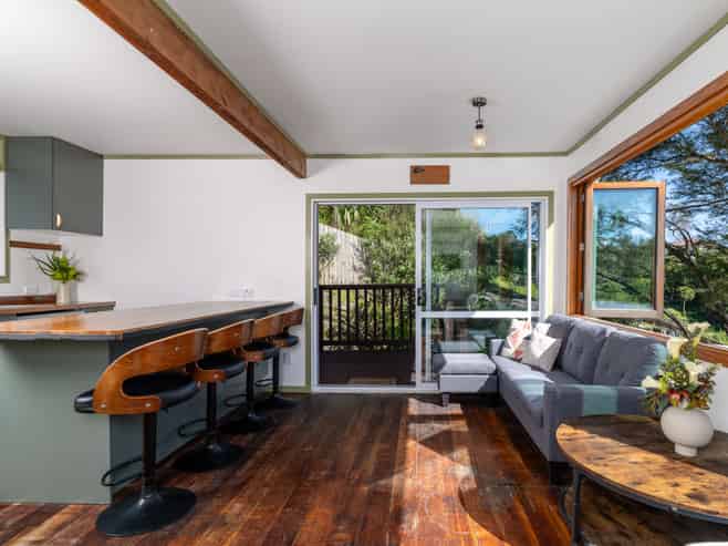 6 Main Road, Raglan