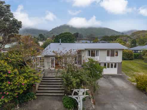 17 Pehi Kupa Street, Waikanae
