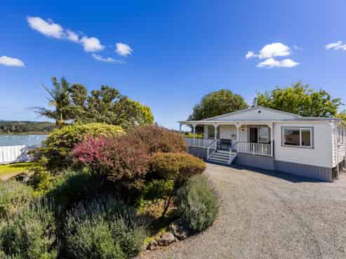 35 Oxford Street, Whakapirau