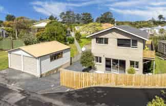 4 McIntosh Road, Brighton