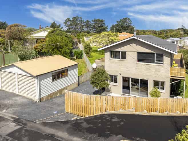 4 McIntosh Road, Brighton