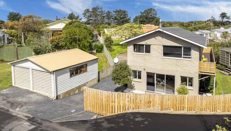 4 McIntosh Road, Brighton