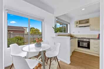 1/307a Wairau Road, Totara Vale