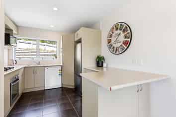 6/143 Cockayne Road, Khandallah