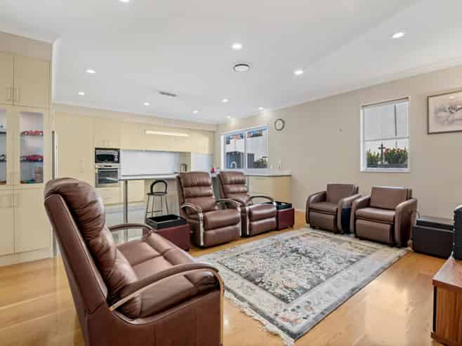 14 Haven Crest, Somerville