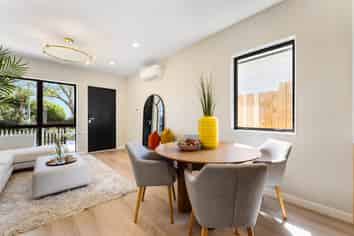 112E Beach Road, Te Atatu Peninsula