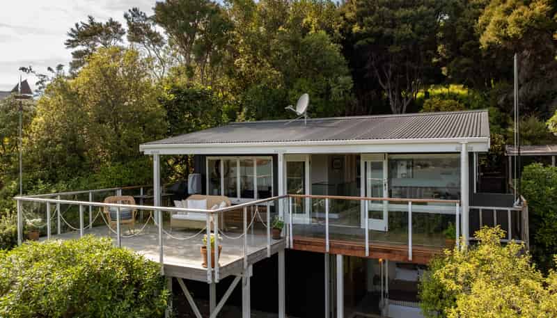 24 Quail Crescent, Takamatua