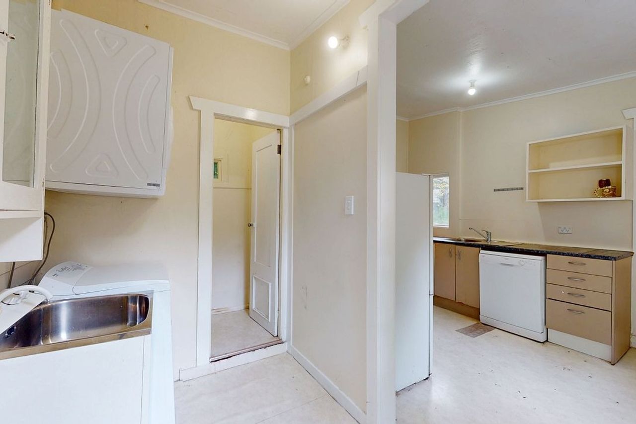 Spacious 5-Bedroom Family Home - Bild 6