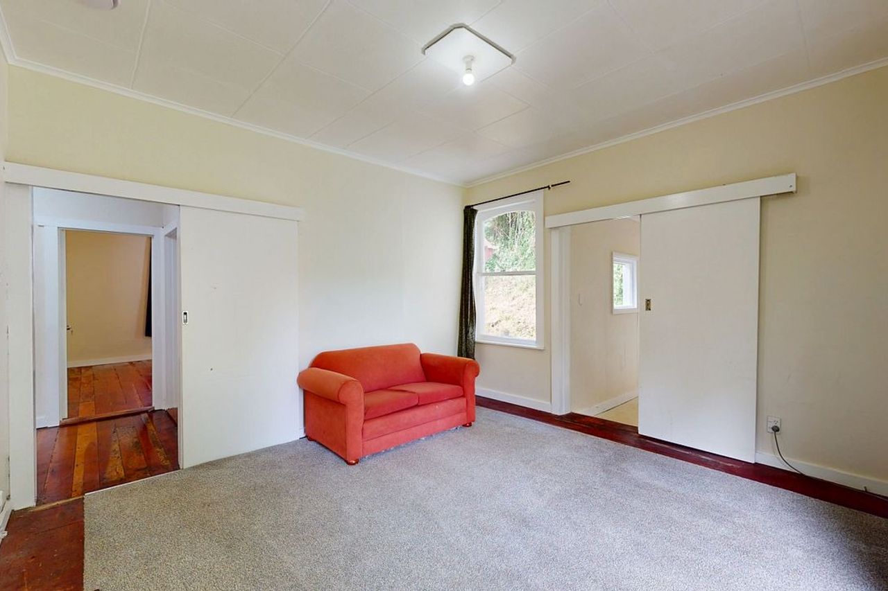 Spacious 5-Bedroom Family Home - Bild 3