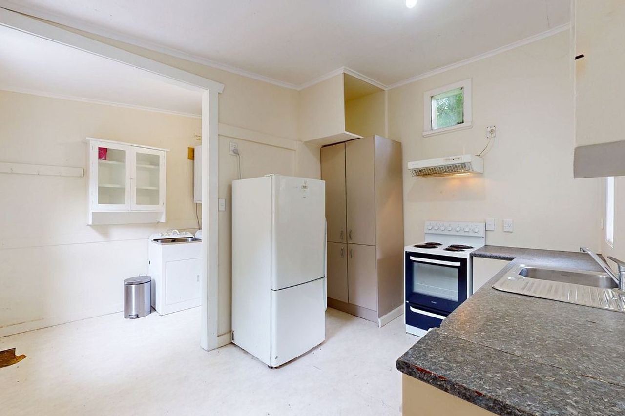 Spacious 5-Bedroom Family Home - Bild 4