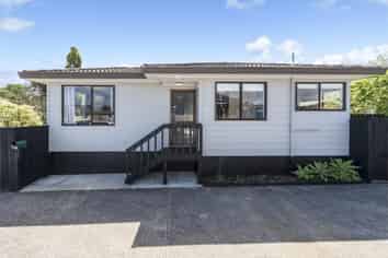 2/221 Waitemata Drive, Ranui